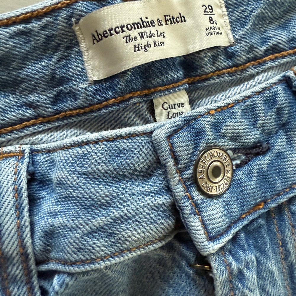 Abercrombie & Fitch Curve Love High Rise Wide Leg Jeans